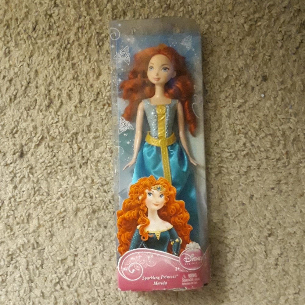 BNIB  DISNEY STORE/MERIDA DOLL